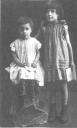 Дочери М. Цветаевой Ирина и Аля. 1918-1919 г.